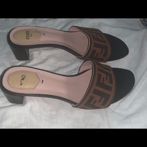 Fendi size 38 sandal with small heel